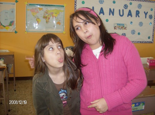 hola soy julieta en el ultimo dia de clases y la que esta a mi lado es maria ale mi best friend for ever for life hola soy julieta en el ultimo dia de clases y la que esta a mi lado es maria ale mi best friend for ever for life